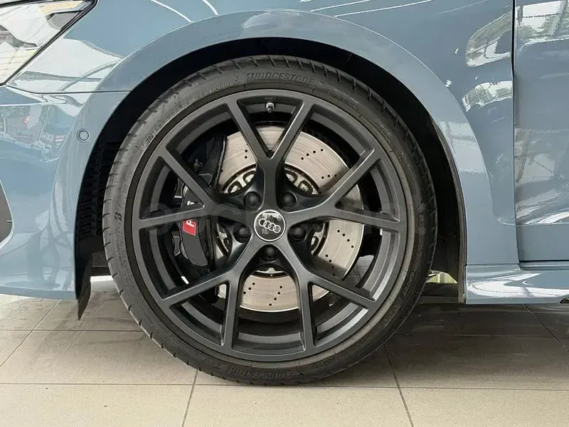 Usado Audi RS3 Premium 400 CV (294 kW) 2023 Gris / plata Berlina