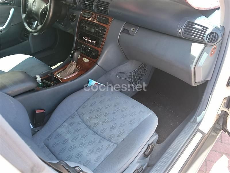 Blanco Usado 2002 Mercedes C220 Classic Berlina | 3300 € (Precio justo) - Imagen 1/4