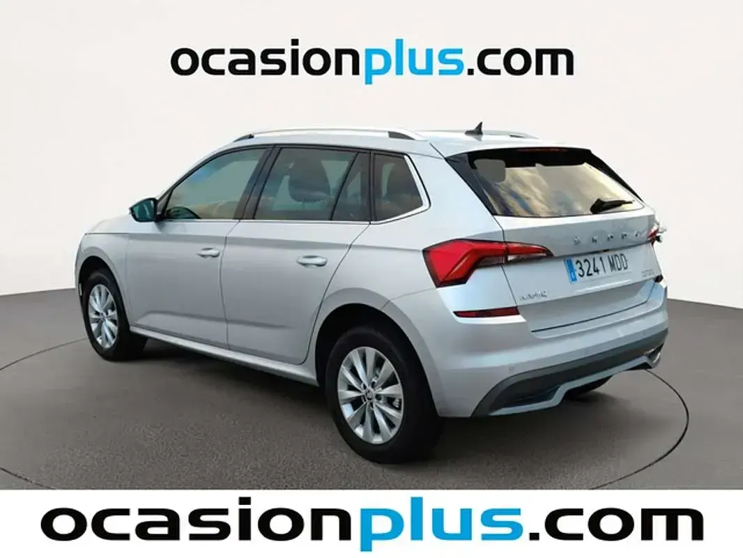 Usado Skoda Kamiq Ambition 110 CV (80 kW) 2022 Plateado SUV