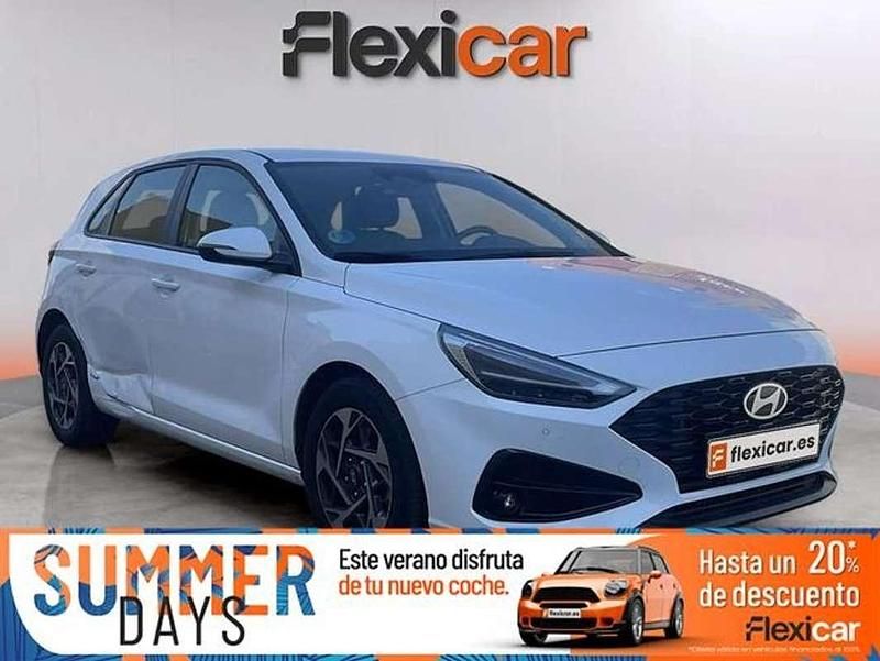 Blanco Usado 2024 Hyundai i30 Berlina | 18.090 € (Precio justo) - Imagen 1/4