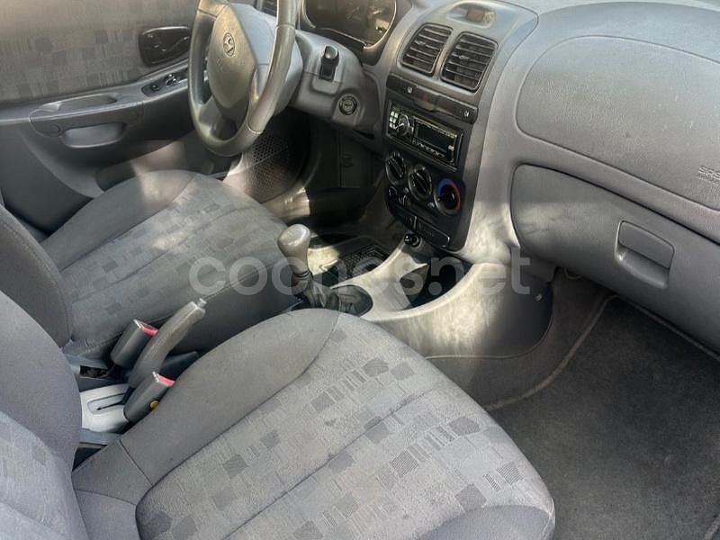 Usado Hyundai Accent 83 CV (61 kW) 2004 Gris / plata Berlina
