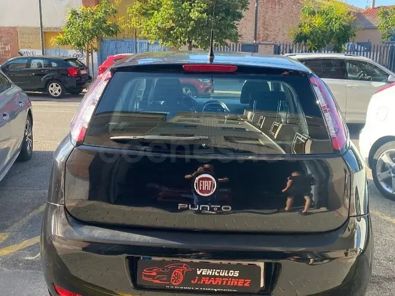 Usado Fiat Punto Easy 75 CV (55 kW) 2013 Negro Utilitario