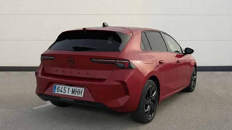 Usado Opel Astra 130 CV (95 kW) 2023 Rojo Berlina