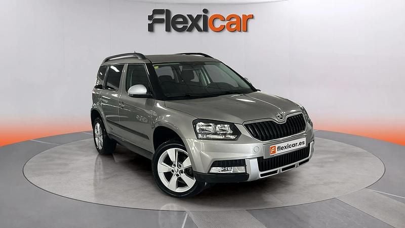 Usado Skoda Yeti Active 105 CV (77 kW) 2015 Gris SUV