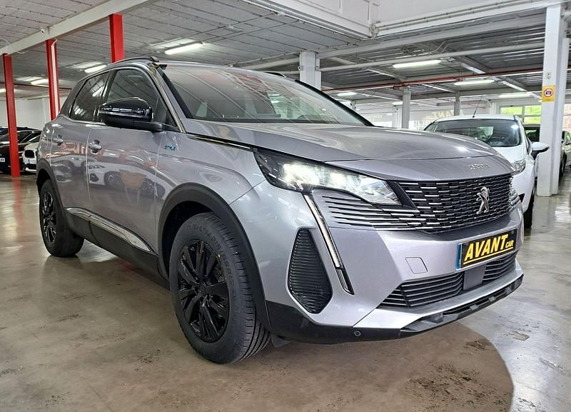 Usado Peugeot 3008 Style 130 CV (95 kW) 2021 Gris / plata SUV