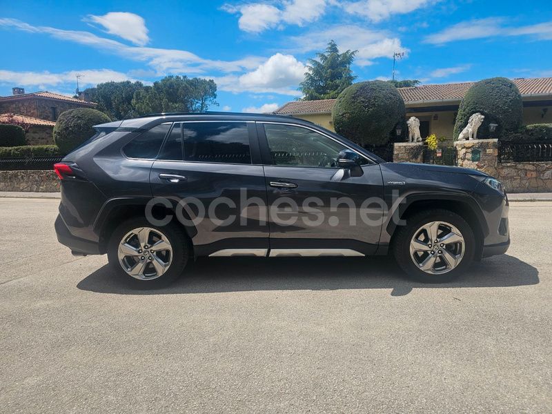 Usado Toyota RAV4 Hybrid Luxury 222 CV (163 kW) 2020 Gris / plata SUV