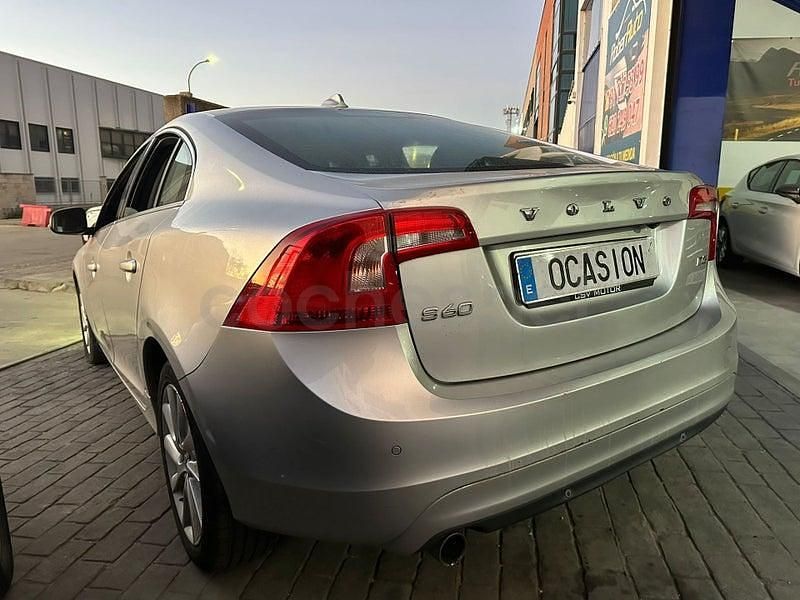 Usado Volvo S60 Kinetic 136 CV (100 kW) 2015 Gris / plata Berlina