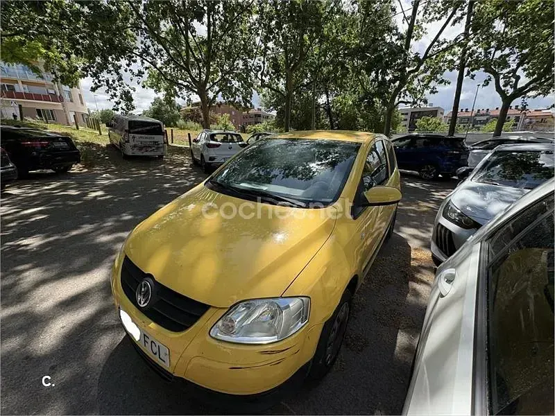 Usado VW Fox 75 CV (55 kW) 2006 Amarillo Utilitario