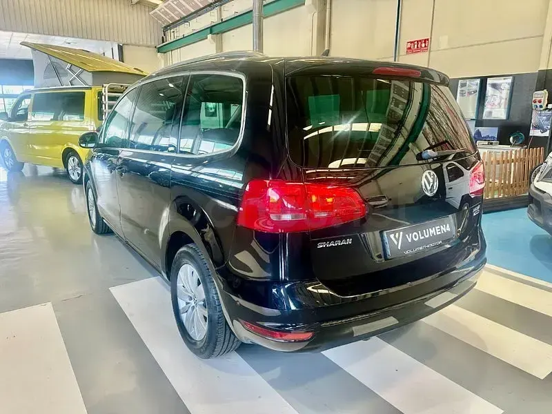 Usado VW Sharan Advance 140 CV (102 kW) 2015 Negro Monovolumen