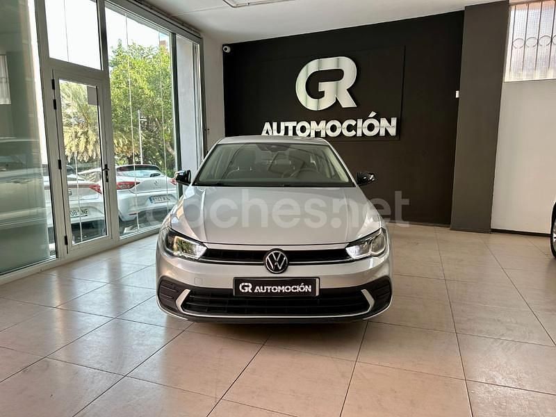 Usado VW Polo 95 CV (69 kW) 2021 Gris / plata Berlina