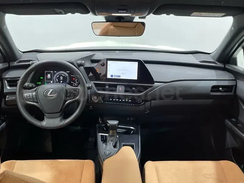 Usado Lexus UX Executive Line 184 CV (135 kW) 2023 Gris / plata SUV