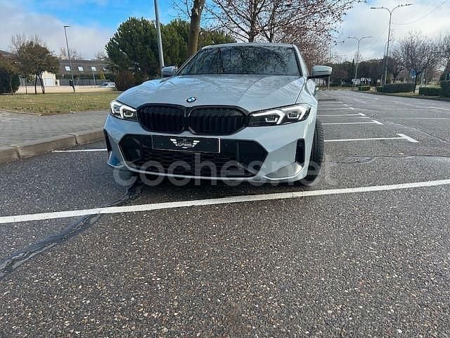 Gris / plata Usado 2024 BMW 318 Comfort Edition Berlina | 37.990 € (Precio justo) - Imagen 1/4
