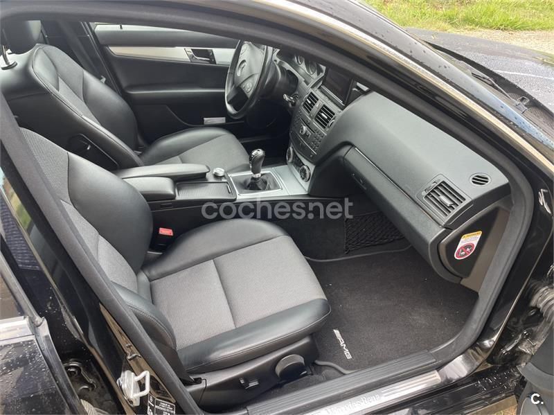 Usado Mercedes C220 Avantgarde 170 CV (125 kW) 2010 Negro Familiar