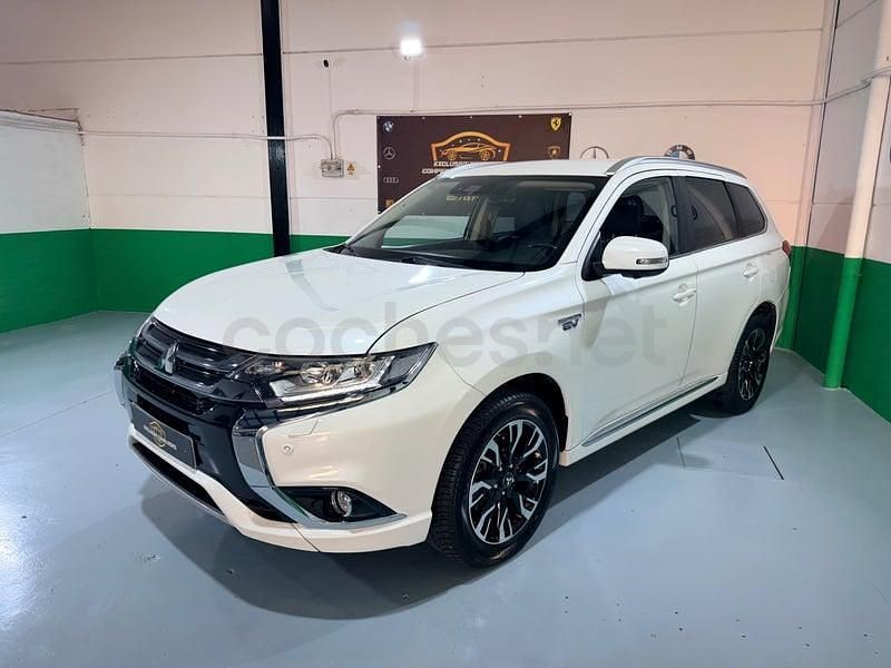 Usado Mitsubishi Outlander P-HEV 203 CV (149 kW) 2017 Blanco SUV
