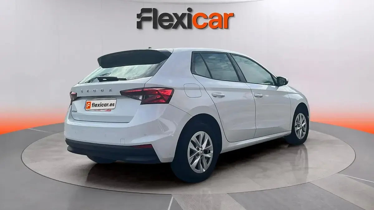 Usado Skoda Fabia Ambition 110 CV (80 kW) 2022 Blanco Utilitario