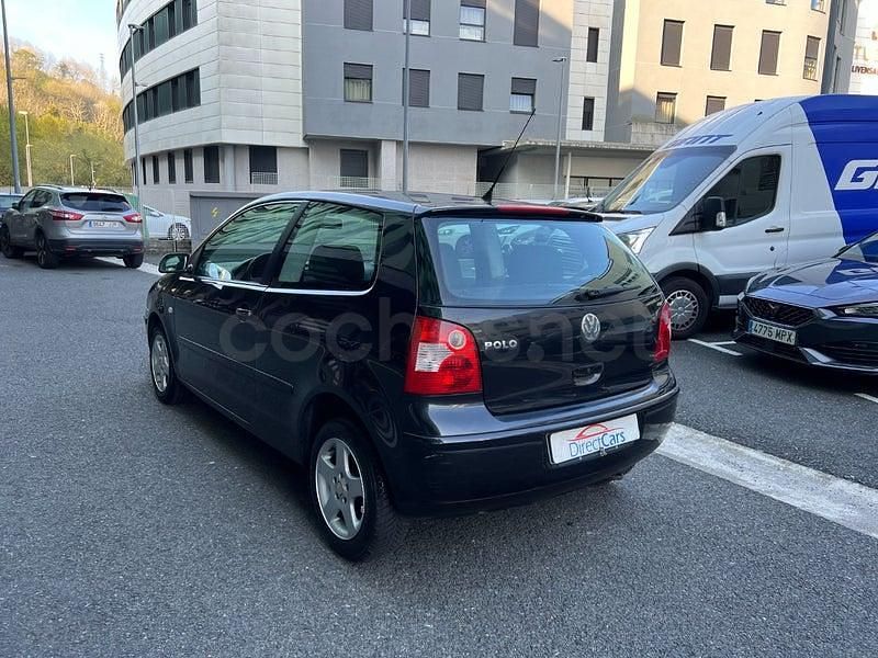 Usado VW Polo Trendline 75 CV (55 kW) 2004 Negro Utilitario