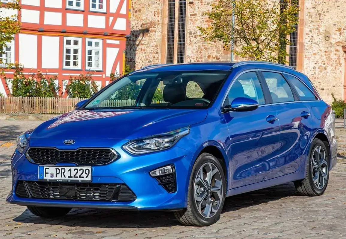 Usado Kia Ceed GT GT-Line 140 CV (102 kW) 2019 Blanco Familiar