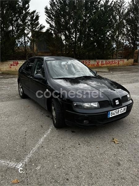 Usado Seat Leon 105 CV (77 kW) 2003 Negro Utilitario