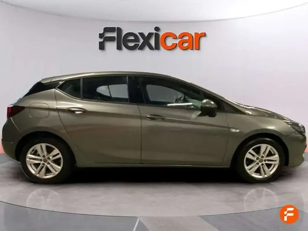 Usado Opel Astra GS Line 131 CV (96 kW) 2020 Gris Berlina