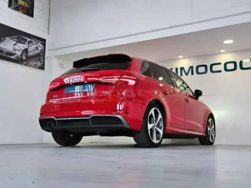 Usado Audi A3 S-Line 116 CV (85 kW) 2018 Rojo Berlina