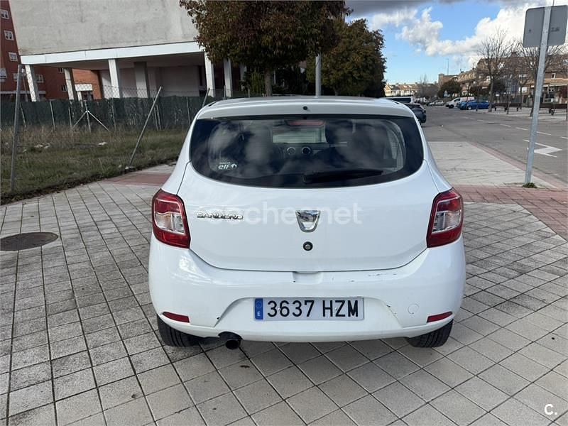 Usado Dacia Sandero Ambiance 75 CV (55 kW) 2014 Blanco Berlina