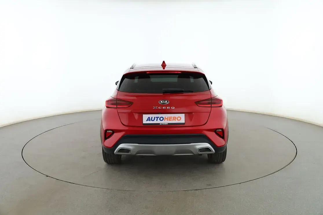 Usado Kia XCeed 120 CV (88 kW) 2021 Rojo SUV