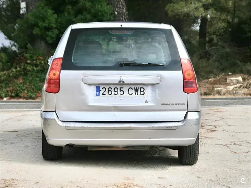 Usado Mitsubishi Space Star 98 CV (72 kW) 2004 Gris / plata Monovolumen