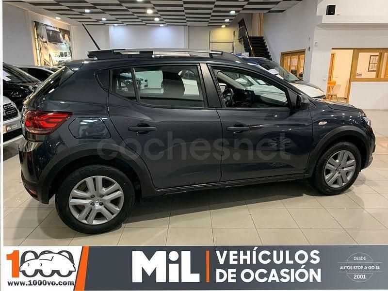 Usado Dacia Sandero Essentiel 91 CV (66 kW) 2022 Gris / plata Berlina