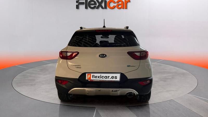 Usado Kia Stonic 101 CV (74 kW) 2021 Blanco SUV