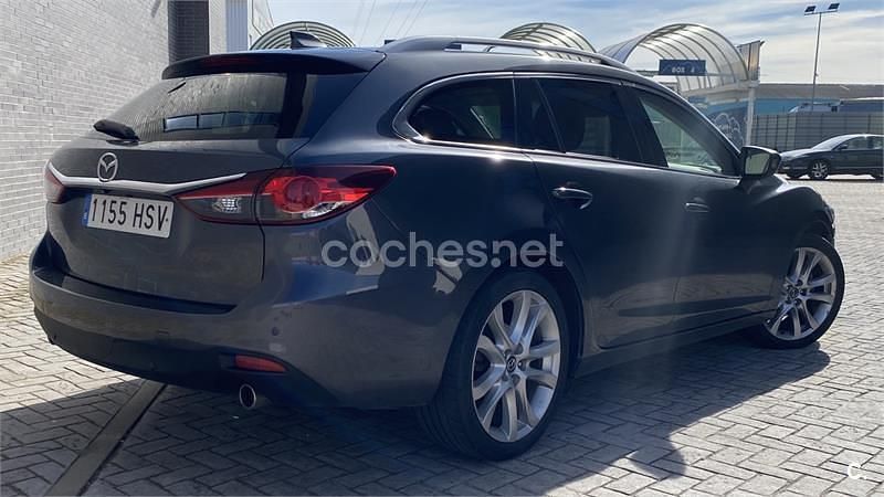 Usado Mazda 6 Luxury 175 CV (128 kW) 2013 Gris / plata Familiar