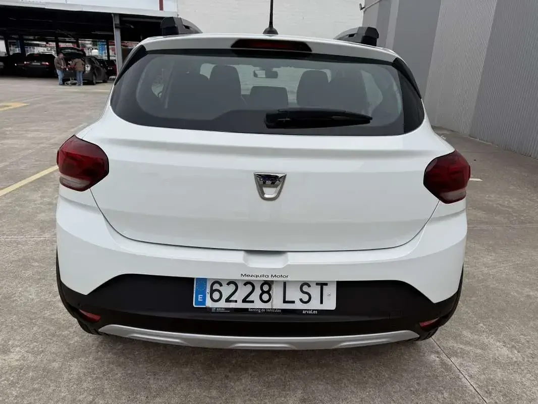 Usado Dacia Sandero Comfort 101 CV (74 kW) 2021 Blanco Utilitario
