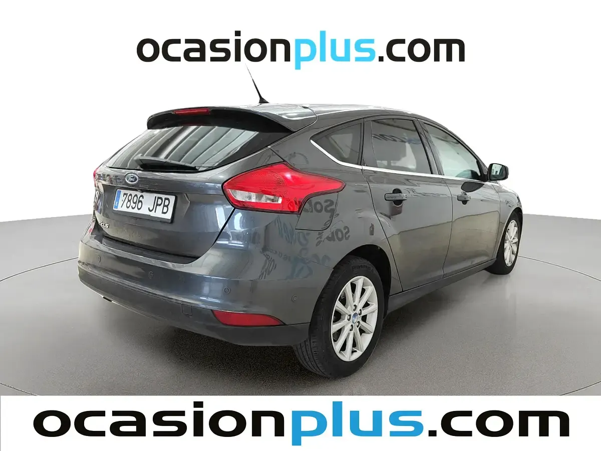 Usado Ford Focus Titanium 120 CV (88 kW) 2016 Gris Utilitario