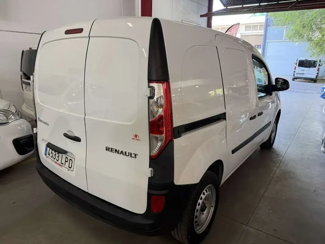 Usado Renault Kangoo 95 CV (69 kW) 2021 Blanco Monovolumen