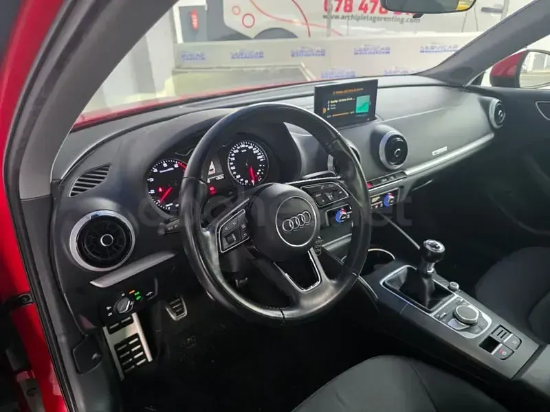 Usado Audi A3 116 CV (85 kW) 2017 Rojo Berlina