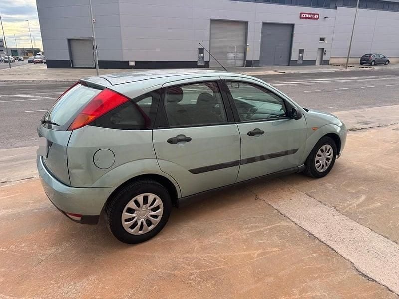 Usado Ford Focus Ghia 90 CV (66 kW) 1999 Verde Familiar