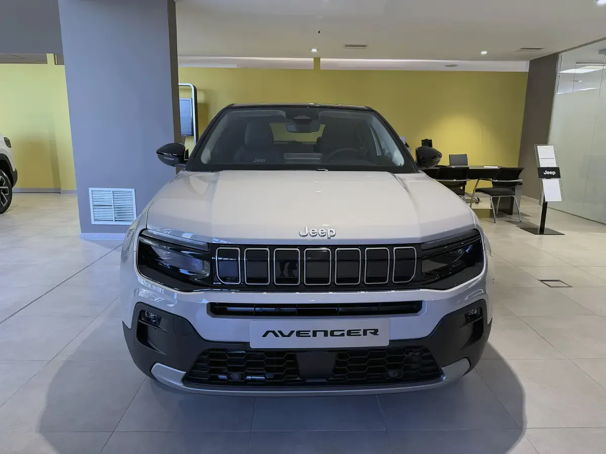 Nuevo Jeep Avenger Summit 110 CV (80 kW) 2026 Marrón SUV
