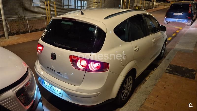 Usado Seat Altea XL Reference 125 CV (91 kW) 2010 Blanco Monovolumen