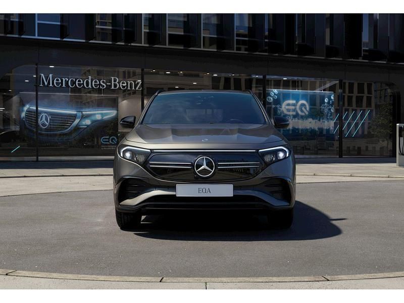 Usado Mercedes EQA250 AMG line 139 kW (190 CV) 2021 Gris montaña met SUV