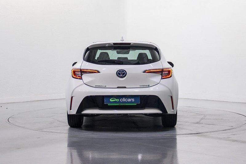 Usado Toyota Corolla Active 122 CV (89 kW) 2021 Blanco Berlina