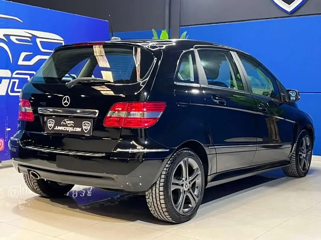 Usado Mercedes B180 Sport Edition 109 CV (80 kW) 2010 Negro Monovolumen