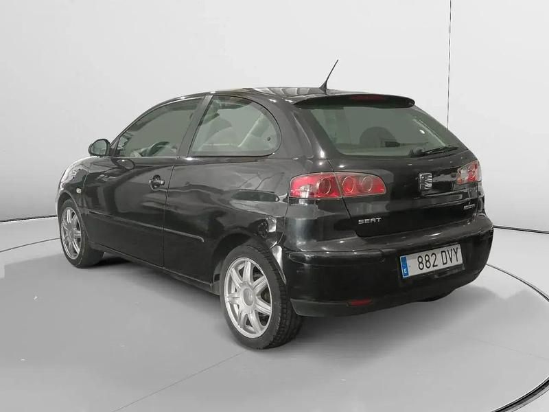 Usado Seat Ibiza Stylance 75 HP (55 kW) 2006 Preto Sedan