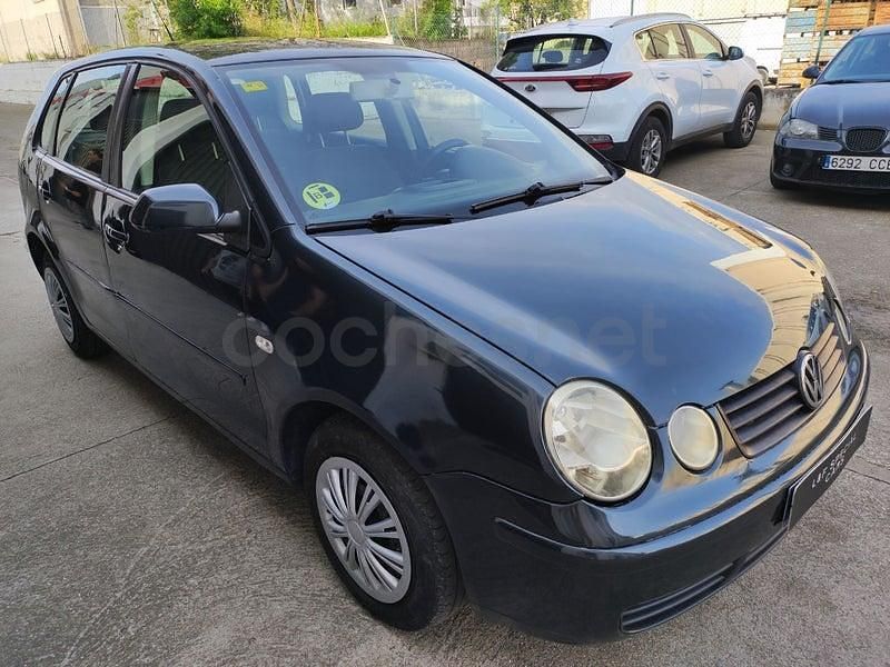 Usado VW Polo Match 55 CV (40 kW) 2005 Gris / plata Utilitario