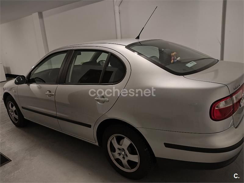 Usado Seat Toledo Sport 102 CV (75 kW) 2004 Gris / plata Berlina