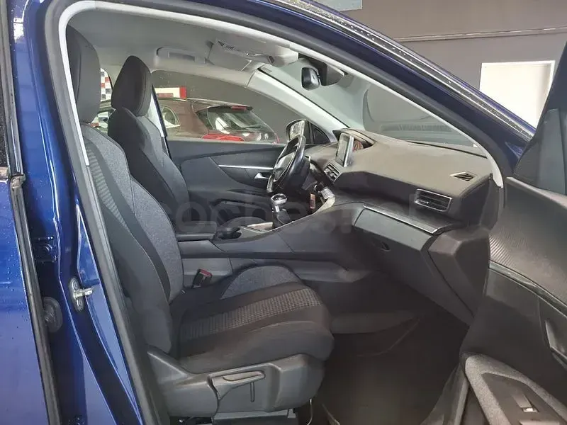 Usado Peugeot 3008 Allure 130 CV (95 kW) 2019 Azul SUV