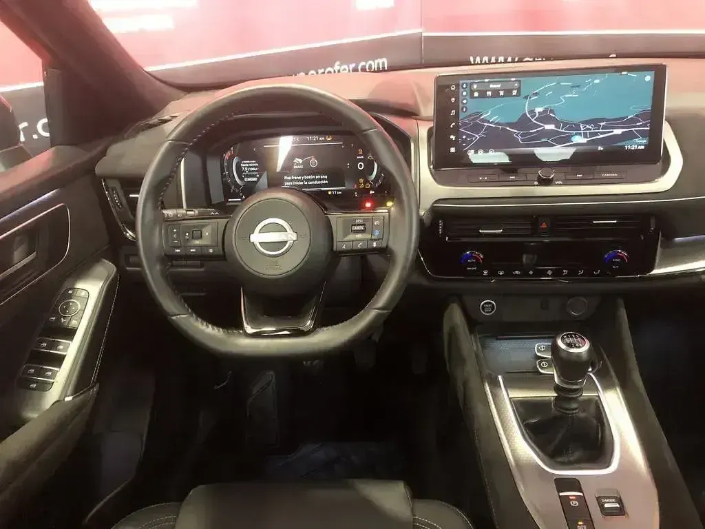 Usado Nissan Qashqai 140 CV (102 kW) 2025 Magnetic blue con techo midnig SUV