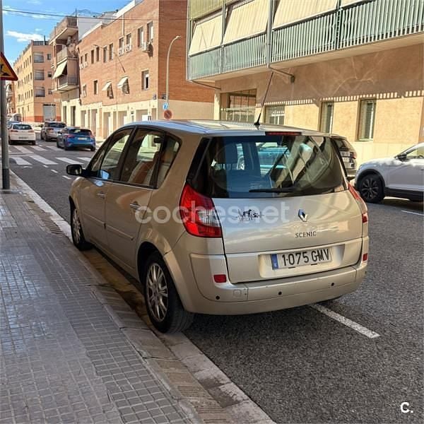 Usado Renault Scénic II Authentique 110 CV (80 kW) 2008 Beige Monovolumen