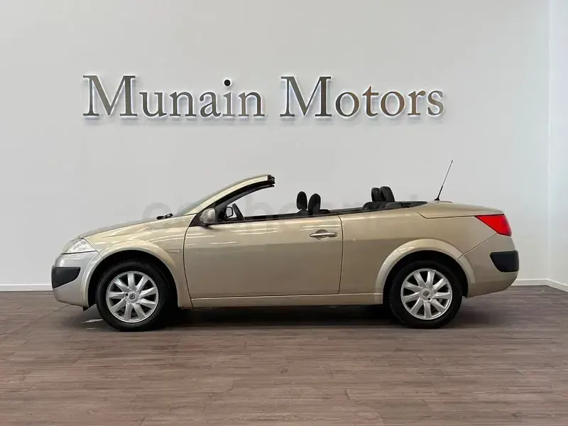 Usado Renault Mégane Cabriolet Authentique 110 CV (80 kW) 2007 Beige Descapotable