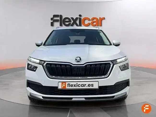 Usado Skoda Kamiq Ambition 110 CV (80 kW) 2021 Blanco SUV