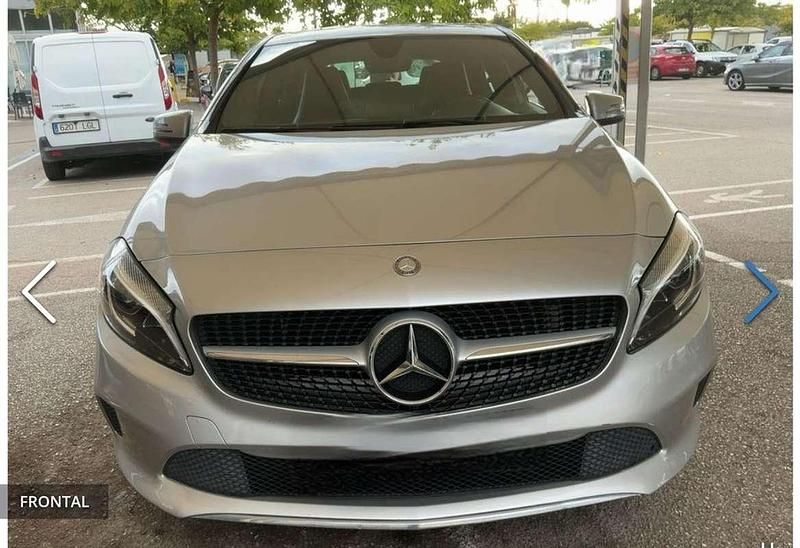 Usado Mercedes A180 122 CV (89 kW) 2017 Gris Utilitario