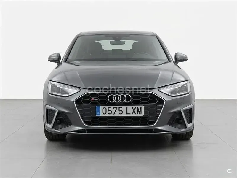 Usado Audi A4 S-Line 163 CV (119 kW) 2022 Gris / plata Berlina